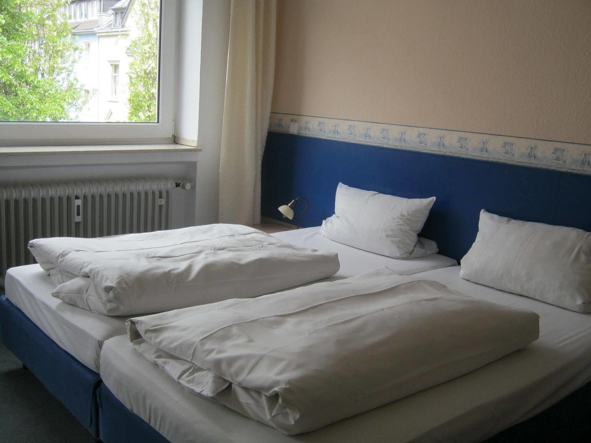 Eu Centralhotel Im Toennchen Düsseldorf Buitenkant foto