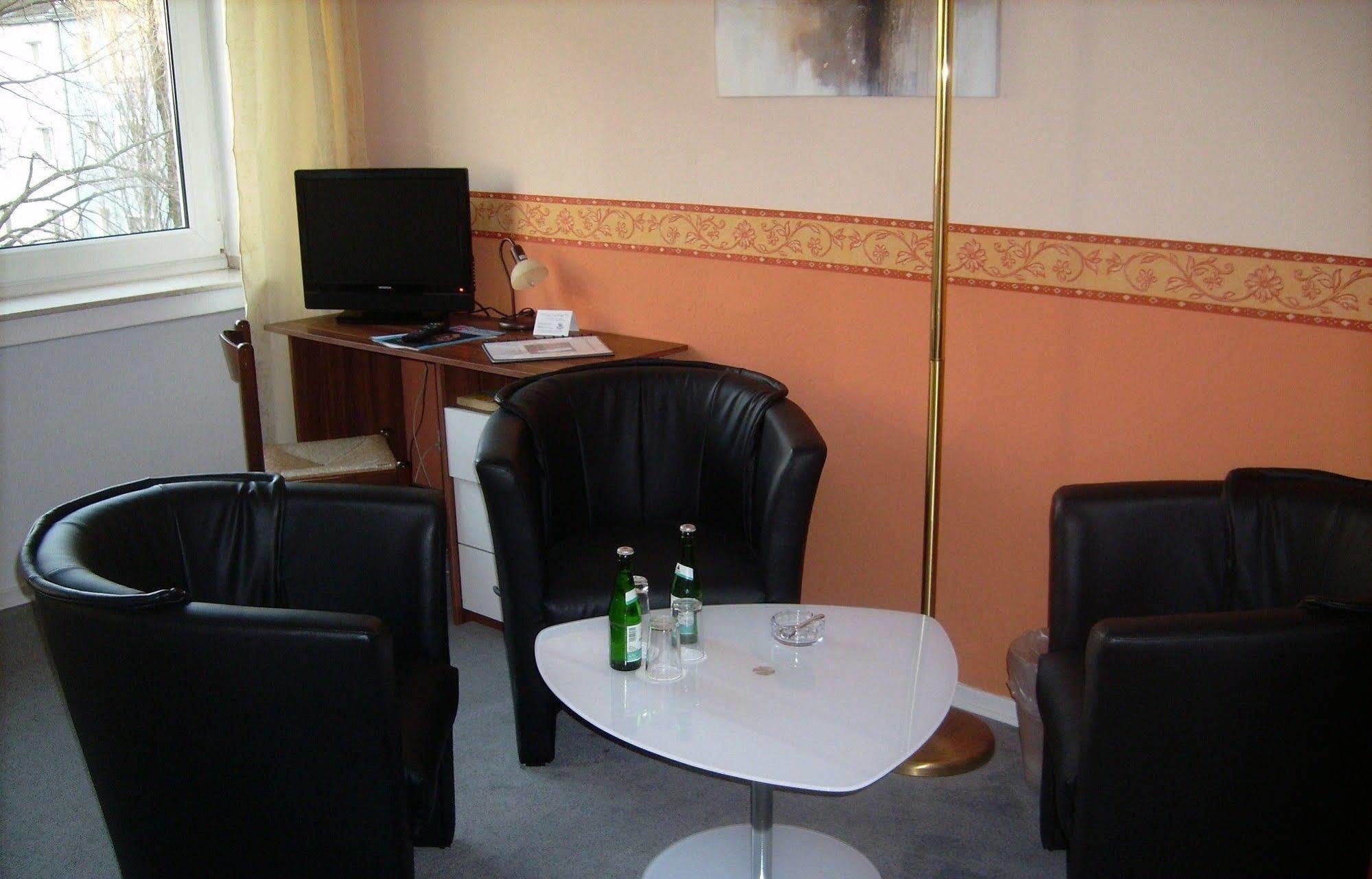 Eu Centralhotel Im Toennchen Düsseldorf Buitenkant foto
