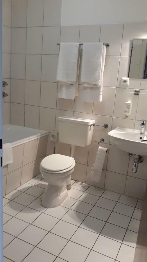 Eu Centralhotel Im Toennchen Düsseldorf Buitenkant foto